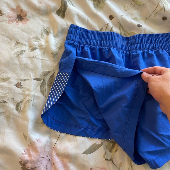 Adidas running shorts size medium - Picture 2 of 3